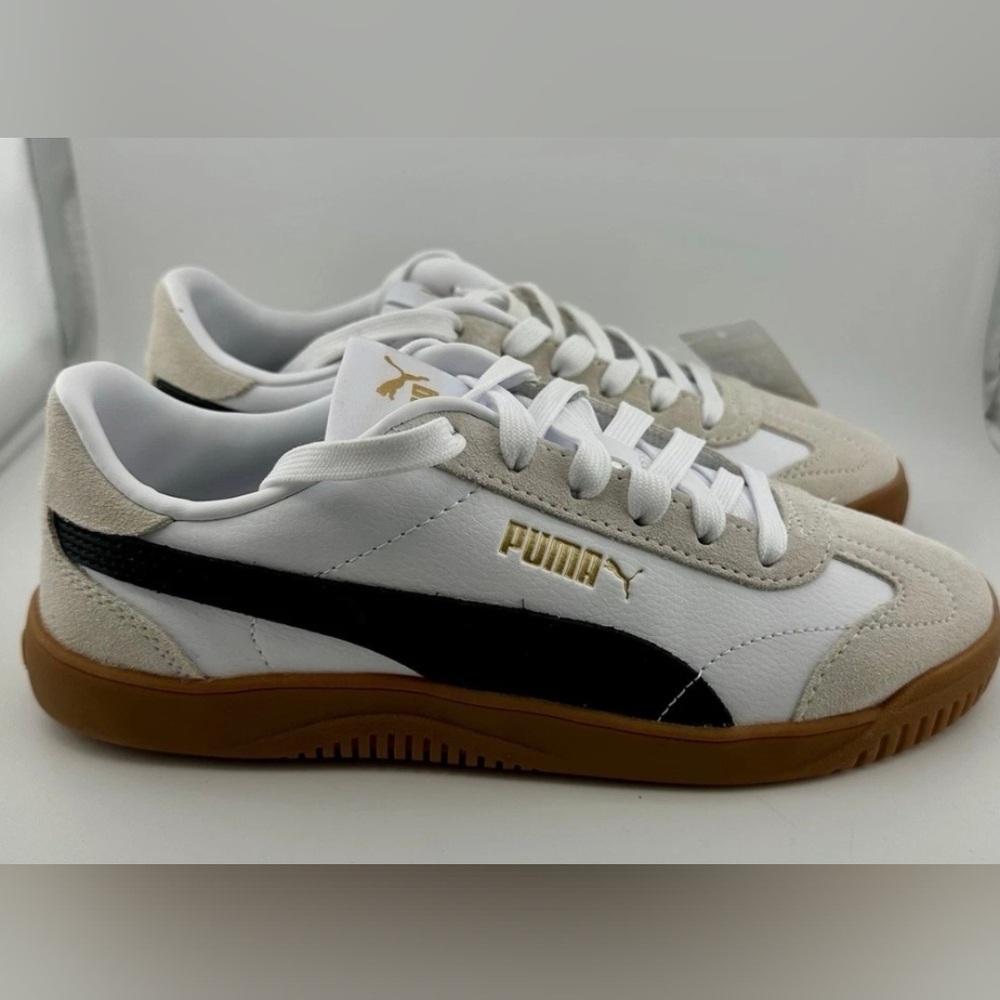 NWOB Women's Puma Club 5v5 Sneaker White And Black With Gum Bottoms Size 5